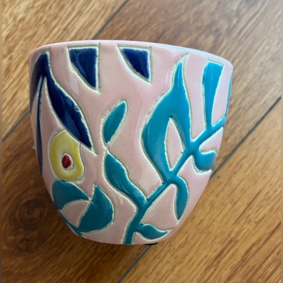 Floral ceramic plant pot. 4” diameter. 3 3/4” tall. Excellent for small plants. - Picture 3 of 6